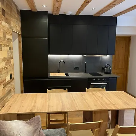 Oursourie Apartment